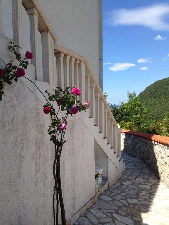 Apartmani Lazarevic Luštica Luaran gambar