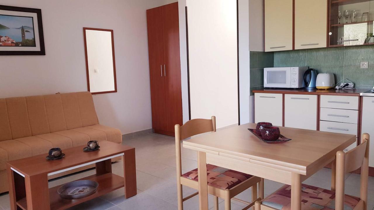 Apartmani Lazarevic Luštica Luaran gambar