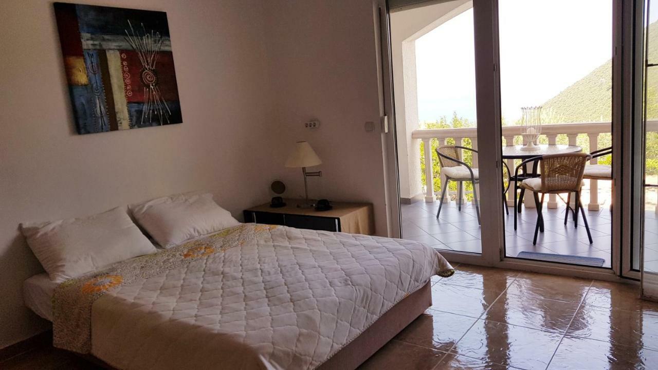 Apartmani Lazarevic Luštica Luaran gambar